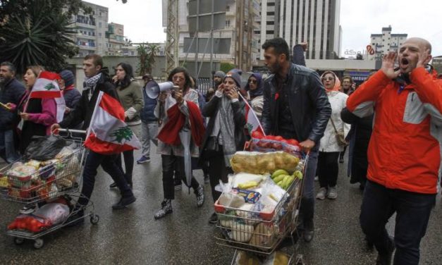البطاقة التمويلية بالليرة أو الدولار.. ومن تستهدف؟