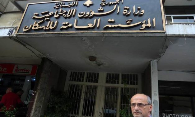 ارتفاع الدولار وإقفال “الإسكان”.. ما مصير القروض؟