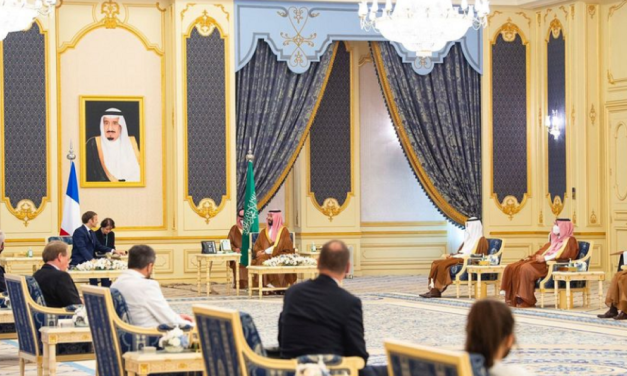 بن سلمان يحاصر إيران في لبنان باللغة الفرنسية