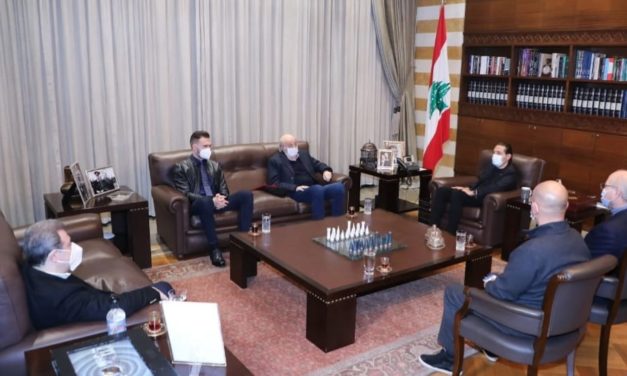 جنبلاط الآتي من موسكو:لن نسمح بكسر السنّة وشطب الحريري