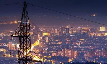 وزير الطاقة يبشّر اللبنانيين: 10 ساعات من الكهرباء يوميًّا