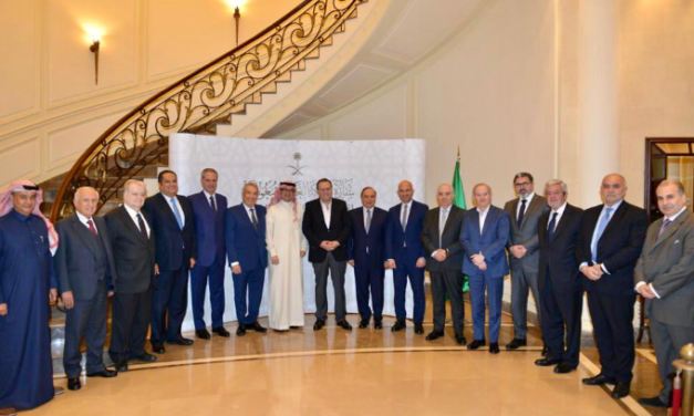 بخاري يقيم إفطارا رمضانيا على شرف قيادات إقتصادية