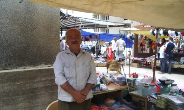 أبو فادي يغادرنا حاملا معه هموم الزمن المتعب برغيف خبز..