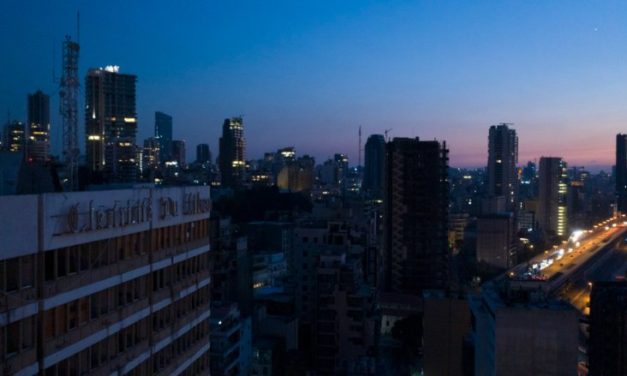 البلاد مهدّدة بالعتمة الشاملة وارتفاع البنزين والدولار.. وجنبلاط يستشرف المرحلة ويدعو للحوار