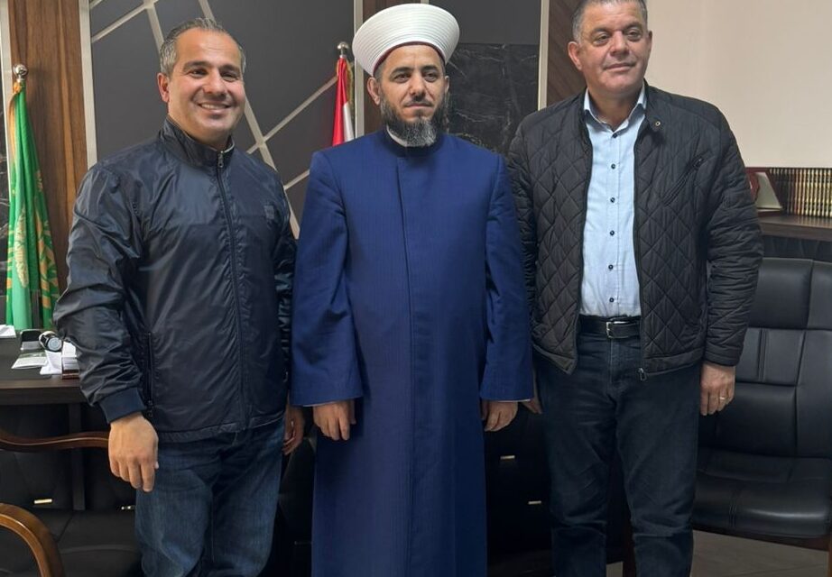 ياسين وهاجر زارا المفتي حجازي في دار افتاء راشيا للمعايدة بشهر رمضان المبارك