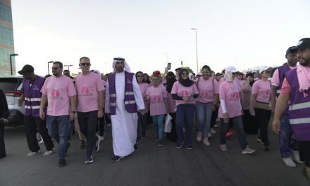 ميديكلينيك الجوهرة وجمعية الإمارات للسرطان وروتانا العين يشاركون في مسيرة للتوعية بسرطان الثدي