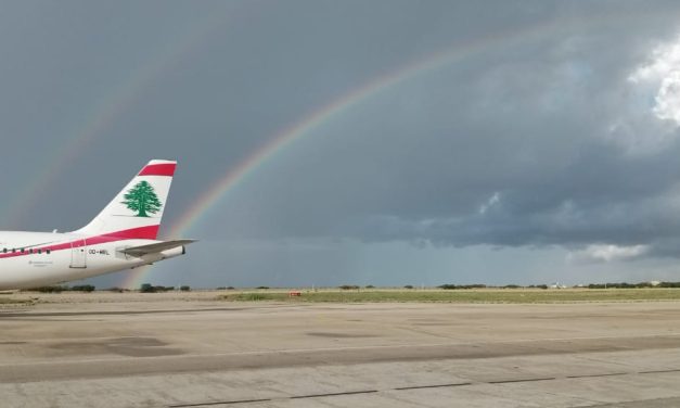 قوس قزح الحياة يبشر بلبنان الفرج مع إقلاع طائرة الميدل إيست من مطار رفيق الحريري الدولي 