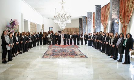 اللبنانية الاولى احتفلت مع الموظفات الأمهات في القصر الجمهوري من المدنيين والعسكريين بعيد الام