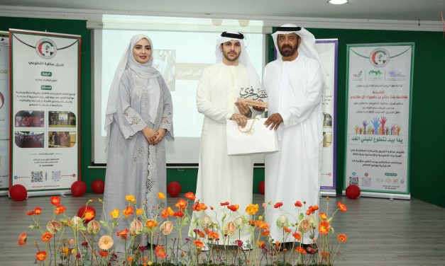بحضور الشيخ سالم بن ركاض تكريم فريق العباقرة التطوعي في كلية الأفق الجامعية الشارقة