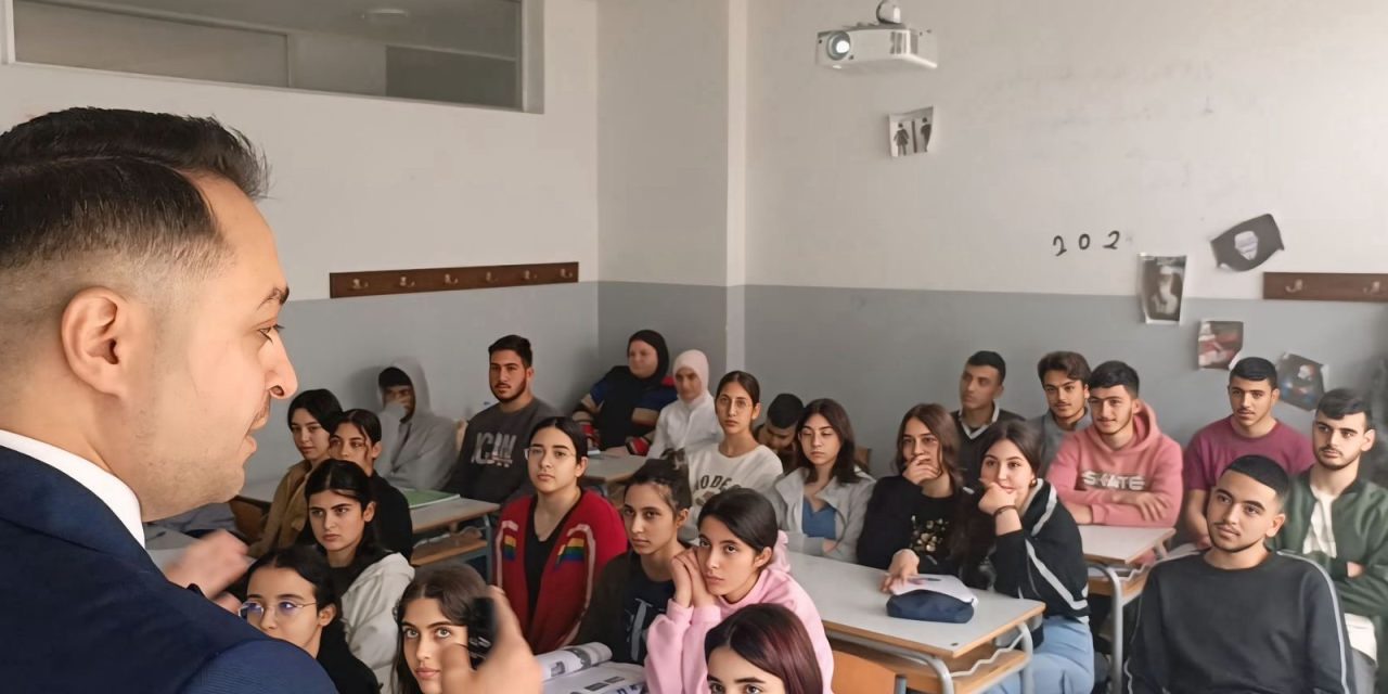 ابو زور يحاضر عن تعزيز قدرات الشباب وتأهيلهم لسوق العمل