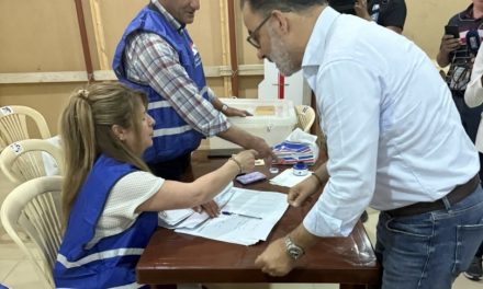 أبو فيصل يهنئ رئيس بلدية زحلة – معلقة المهندس سليم غزالة