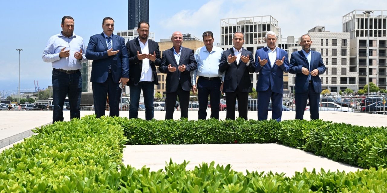 رؤساء بلديات من البقاع الأوسط على ضريح الرئيس الشهيد