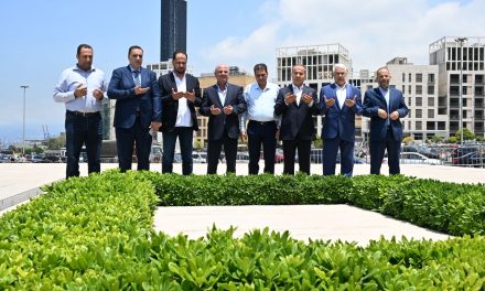 رؤساء بلديات من البقاع الأوسط على ضريح الرئيس الشهيد