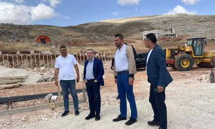 ابو فاعور جال في المنطقة الصناعية في ضهر الأحمر: نسعى إلى تطوير هذه المنطقة الصناعية لتحتضن المصانع التي تؤمن فرص العمل لابناء المنطقة.