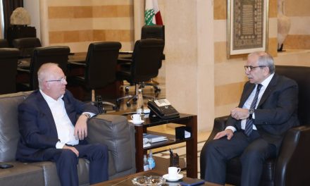 ميشال ضاهر زار رئيس الحكومة: للتشديد على تحييد لبنان واتخاذ الإجراءات اللازمة لحماية الاقتصاد