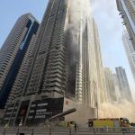 يسكنه نحو 4 آلاف شخص.. حريق هائل في ناطحة سحاب بدبي