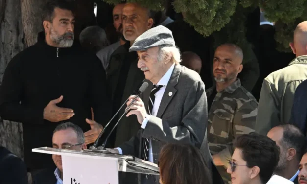 رسالة بسلاح جنبلاط: مخرجٌ لائقٌ لحزب الله بلا عزلٍ ولا هزيمة