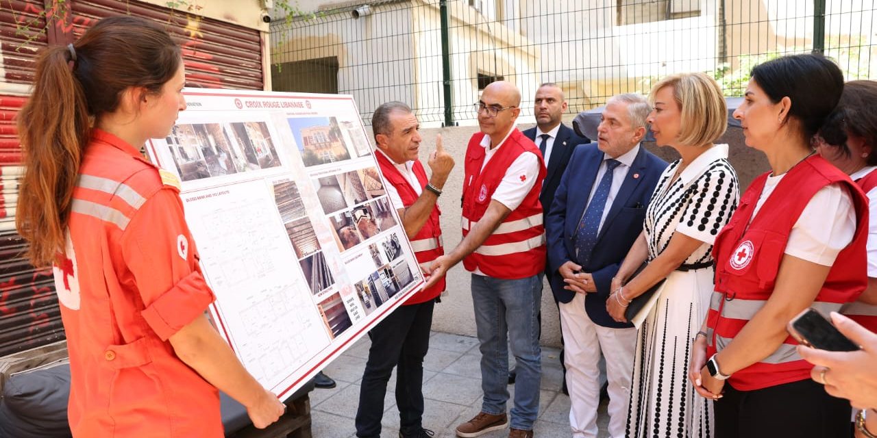 اللبنانية الاولى تفقدت مركز الصليب الاحمر في الجميزة بعد تأهليه واستعادت مع المسعفين والمسعفات اللحظات القاسية لحظة تفجير المرفأ