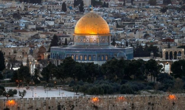 هذا ما كتبه جنبلاط يوم استشهاد السيد نصرالله