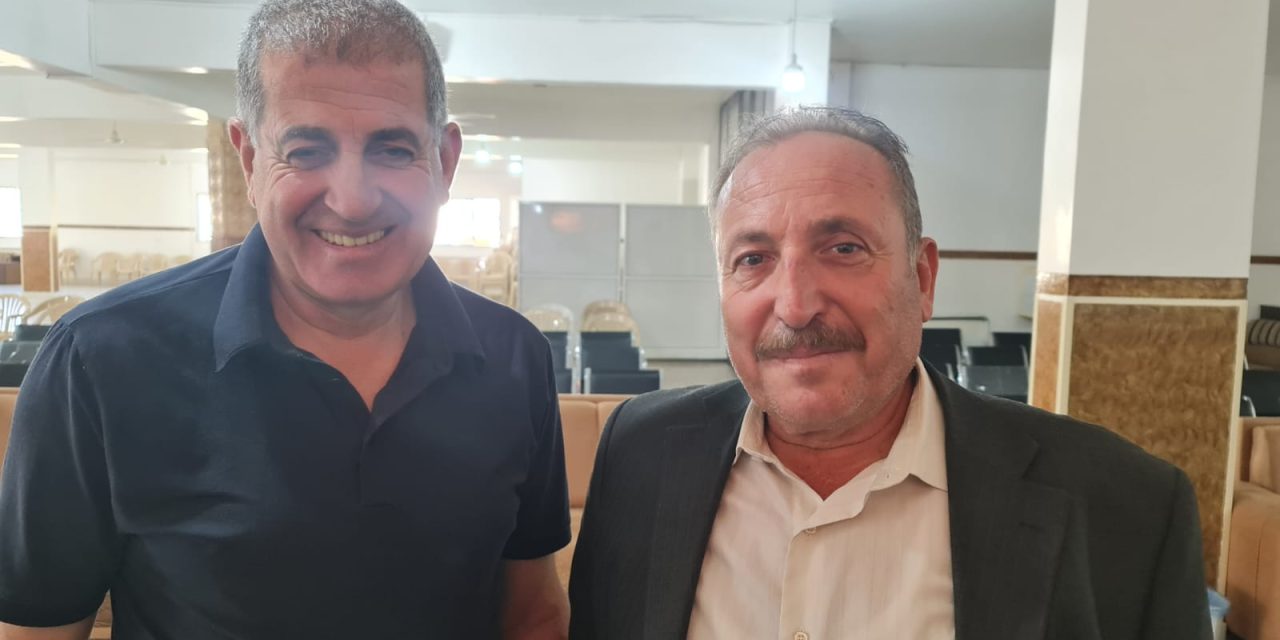 ما أجمل اللقاء و ما أعذب الكلام حين تشدو لمن تحب.