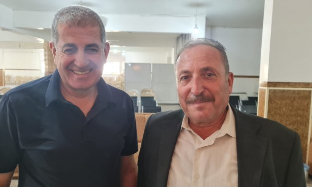 ما أجمل اللقاء و ما أعذب الكلام حين تشدو لمن تحب.