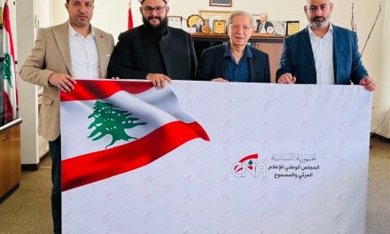 محفوظ يبحث مع وفد إعلامي في واقع المواقع الإلكترونية وقانون الإعلام الجديد