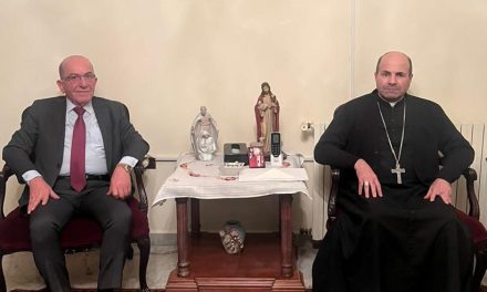 رئيس بلدية المرج السابق منور الجراح زار المطران معوض مهنئا