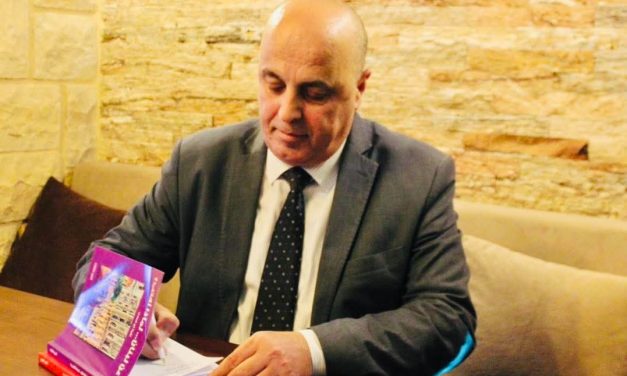 بقلم نقولا أبو فيصل “الكاتب بين التوعية والتلقين”!