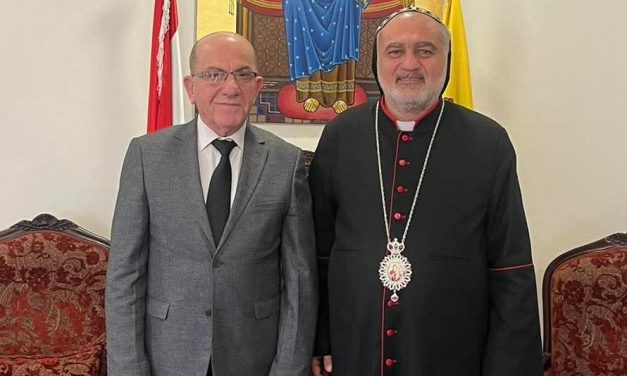 رئيس بلدية المرج السابق منور الجراح زار المطران بولس سفر في دار المطرانية