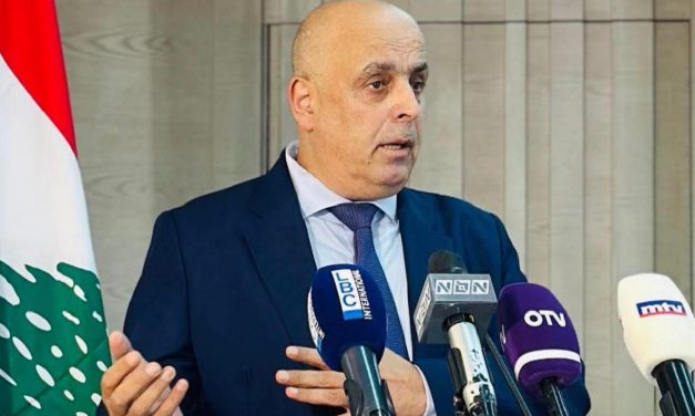 كتب نقولا أبو فيصل”لا تدع أهلك يقفون بوجه طموحاتك”!