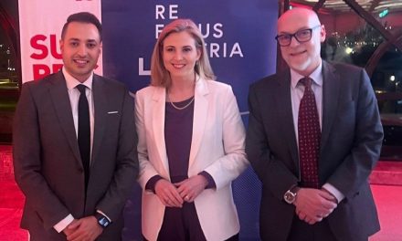 تعزيز الشراكات الاستراتيجية في الطاولة المستديرة الإماراتية النمساوية.. وأبو زور مثل شركة Lohmann & Rauscher (L&R) العالميةفي المؤتمر