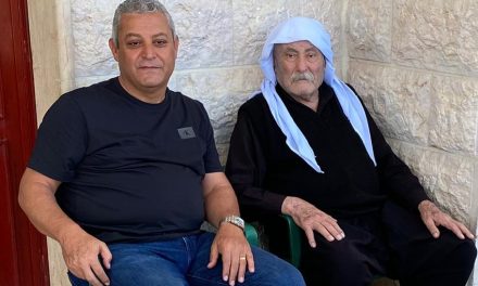 حين رحل، ترك وراءه فراغًا عميقًا، لا يملؤه إلا رجال من زمنٍ لا يعاد” بقلم  أيمن ابو لطيف