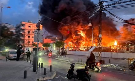 إسرائيل تطبّق “نظرية هاكابي” في لبنان.. تهجير جماعي من الجنوب ينذر بالأسوأ