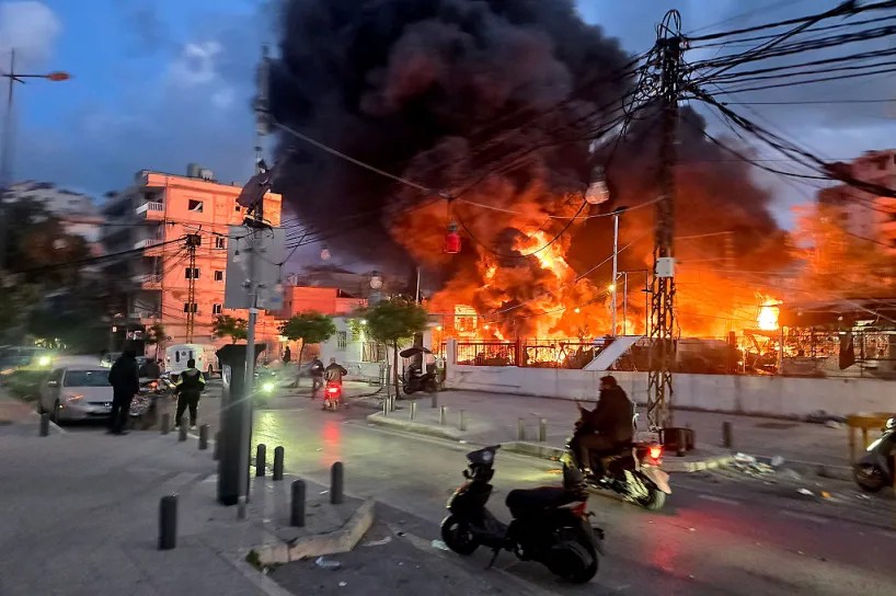 إسرائيل تطبّق “نظرية هاكابي” في لبنان.. تهجير جماعي من الجنوب ينذر بالأسوأ