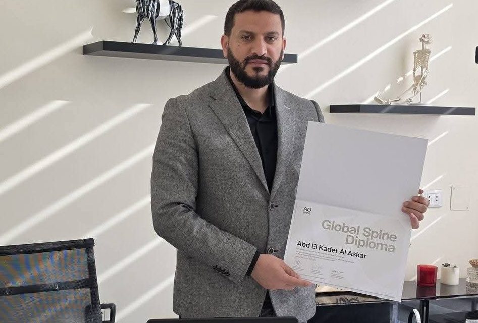 من سويسرا إلى ميادين الشفاء… الدكتور عبد القادر العسكر يوقّع إنجازًا عالميًا يُعيد رسم معايير جراحة العمود الفقري
