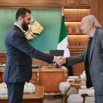 اللقاء الأول مع الشرع بعد أحداث السويداء.. جنبلاط والأدوار الصعبة من سوريا إلى لبنان