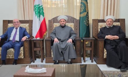 منور الجراح يزور المفتي الغزاوي ورئيس دائرة الأوقاف مثنياً على التنسيق والتعاون بينهما