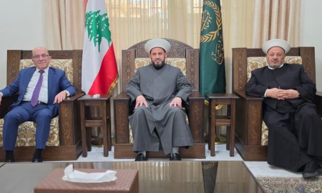 منور الجراح يزور المفتي الغزاوي ورئيس دائرة الأوقاف مثنياً على التنسيق والتعاون بينهما