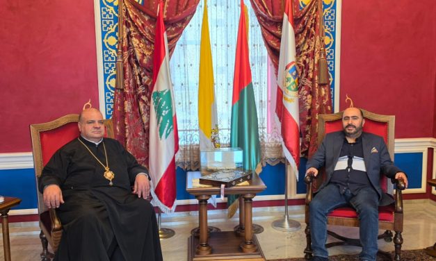 لقاء يجمع المطران إبراهيم وطوني ساسين: نحو إنماء مستدام وصمود اجتماعي