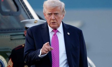 “أكسيوس”: ترامب يدرس توجيه ضربة سريعة وقوية لإيران