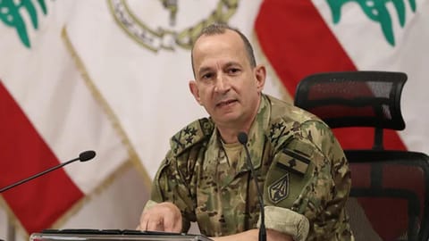 ما دلالات زيارة قائد الجيش إلى باكستان؟